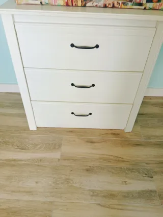 Muebles habitaciónArmario blanco , cómoda,dos mesi