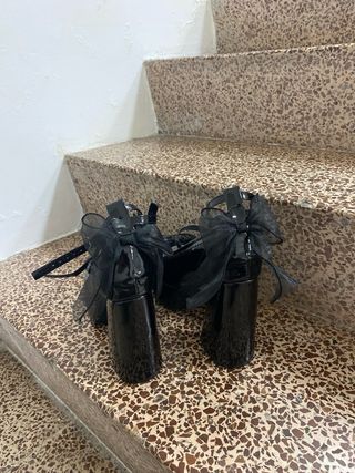 Zapatos de tacón negros con plataforma