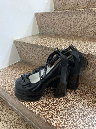 Zapatos de tacón negros con plataforma