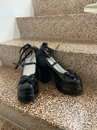 Zapatos de tacón negros con plataforma
