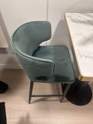 Mesa alta mármol/acero + 2 butacas terciopelo