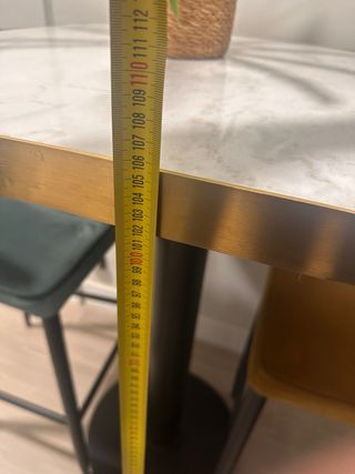 Mesa alta mármol/acero + 2 butacas terciopelo