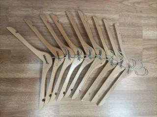 Lote 37 perchas madera Billabong