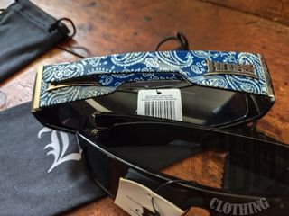 Occhiali da sole LOCS neri e blu