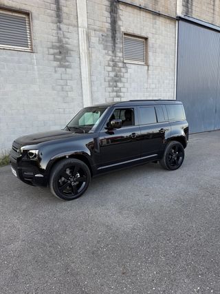 Land Rover Defender 2025