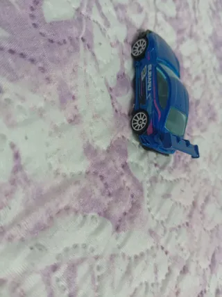 Dos coches de jugetes