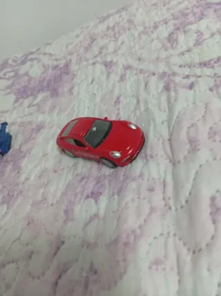 Dos coches de jugetes