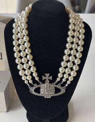 Collar Vivienne Westwood Perlas Saturno Plata