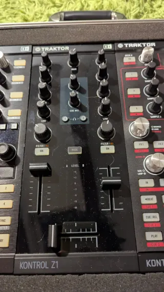 Traktor Kontrol X1 Mk1/2 y Z1 mk1 + Flight case