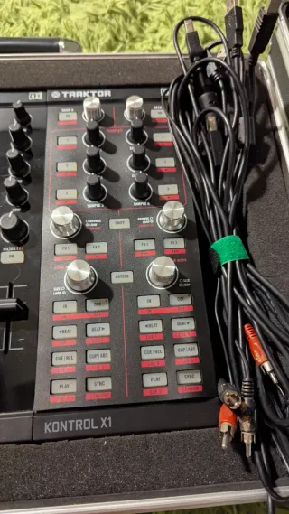 Traktor Kontrol X1 Mk1/2 y Z1 mk1 + Flight case