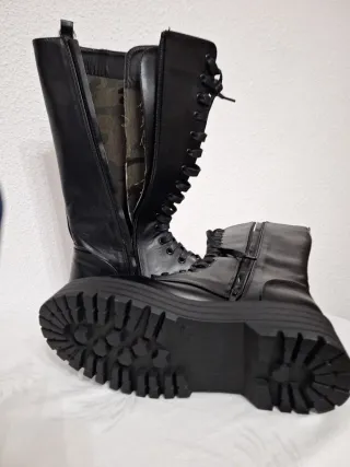 Botas altas negras con cordones