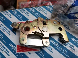 Cerradura Capó Lancia Delta EVO