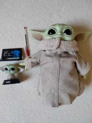 2 Figuras Baby Yoda Star Wars