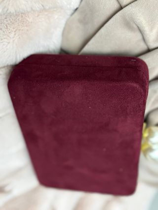 Bolso de terciopelo burdeos