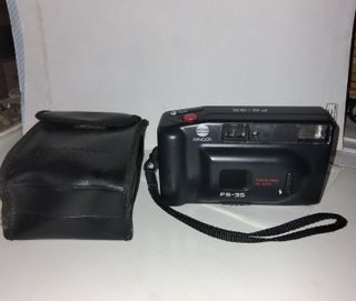 Cámara Minolta FS-35 con funda