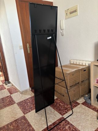 Espejo de pie negro