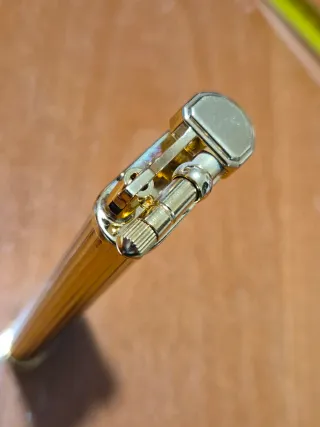 Accendino vintage dorato