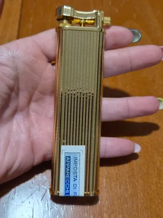 Accendino vintage dorato