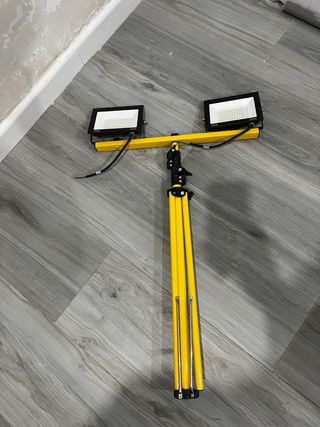 Focos LED de trabajo  con trípode