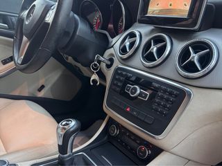 MERCEDES-BENZ CLASE CLA 200