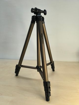 Trípode Aluminio Amazon Basics + Funda