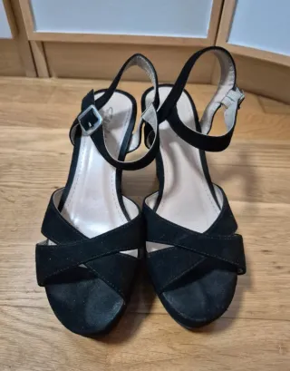 Zapatos de tacón negros