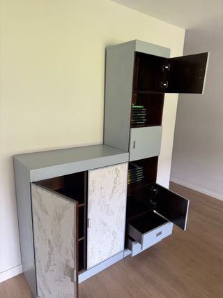 Mueble TV salón madera y plástico