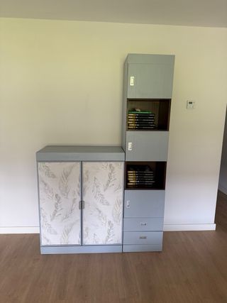 Mueble TV salón madera y plástico