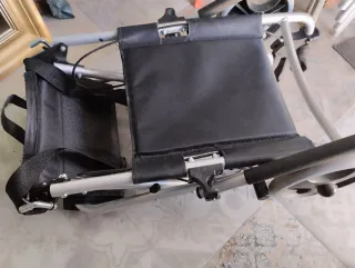 Silla de ruedas ligera plegable