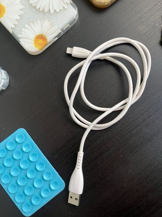 Pack Fundas iPhone 13 + Cargador + Ventosas