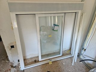 Ventana corredera Climalit blanca con persiana