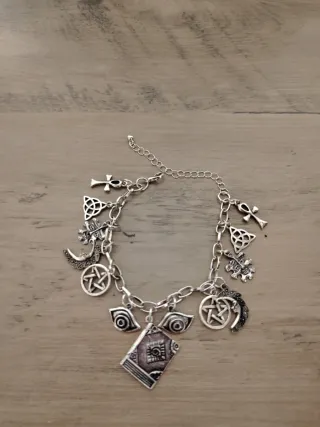 Pulsera tobillera plateada con amuletos