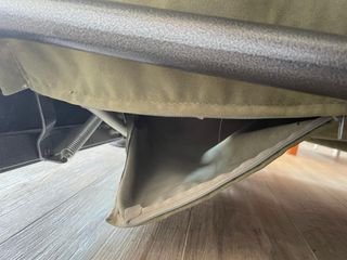 Sofá cama verde de tela