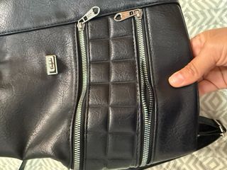 Mochila pequeña negra