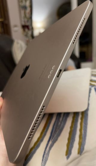 iPad Air 5ª Gen 64GB Blanco + Funda Apple