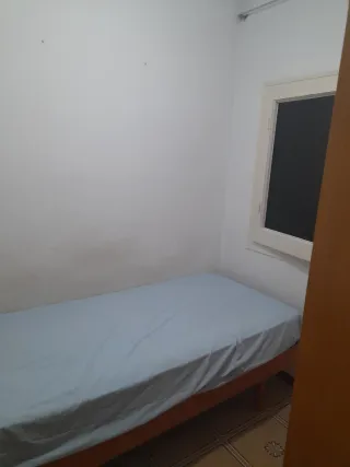 Se alquila habitación