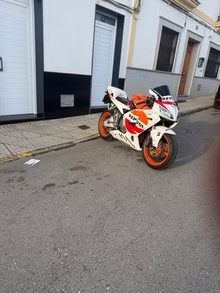 Honda CBR 600RR Repsol 2006 ¡Se escuchan cambios!