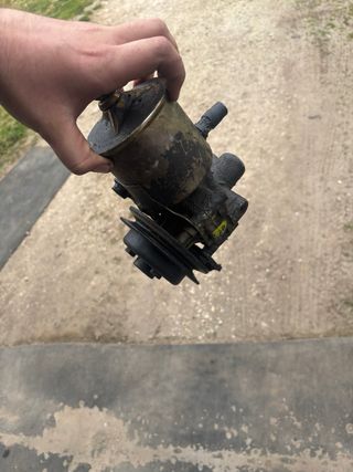 Bomba de direccion Nissan patrol 260