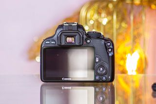 Canon 100D + EF-s 18-55mm IS STM