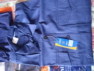 4 uniformes Protec Workwear: Pant T44, Cam T46