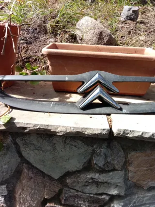 Embellecedor frontal Citroen Saxo