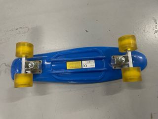 Monopatín azul