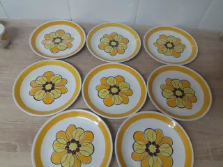 Set di 8 piatti in ceramica con fiore