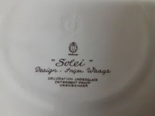 Set di 8 piatti in ceramica con fiore