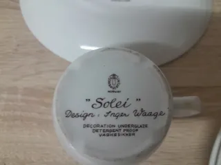 Set di 8 piatti in ceramica con fiore