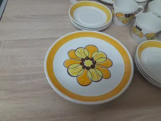 Set di 8 piatti in ceramica con fiore