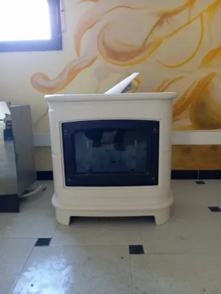 Estufa de gas blanca con detalles negros