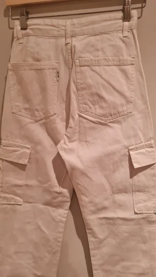 Pantalón cargo beige mujer