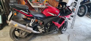 Yamaha R6 Sportbike Roja y Negra