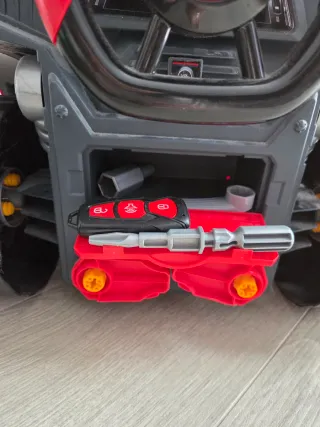 Camión de juguete rojo desmontable